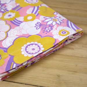 Drap vintage motif floral rose et moutarde