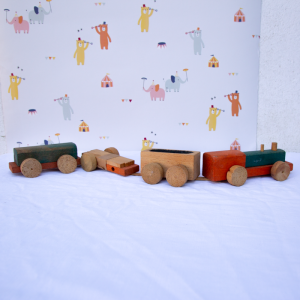 train en bois ancien