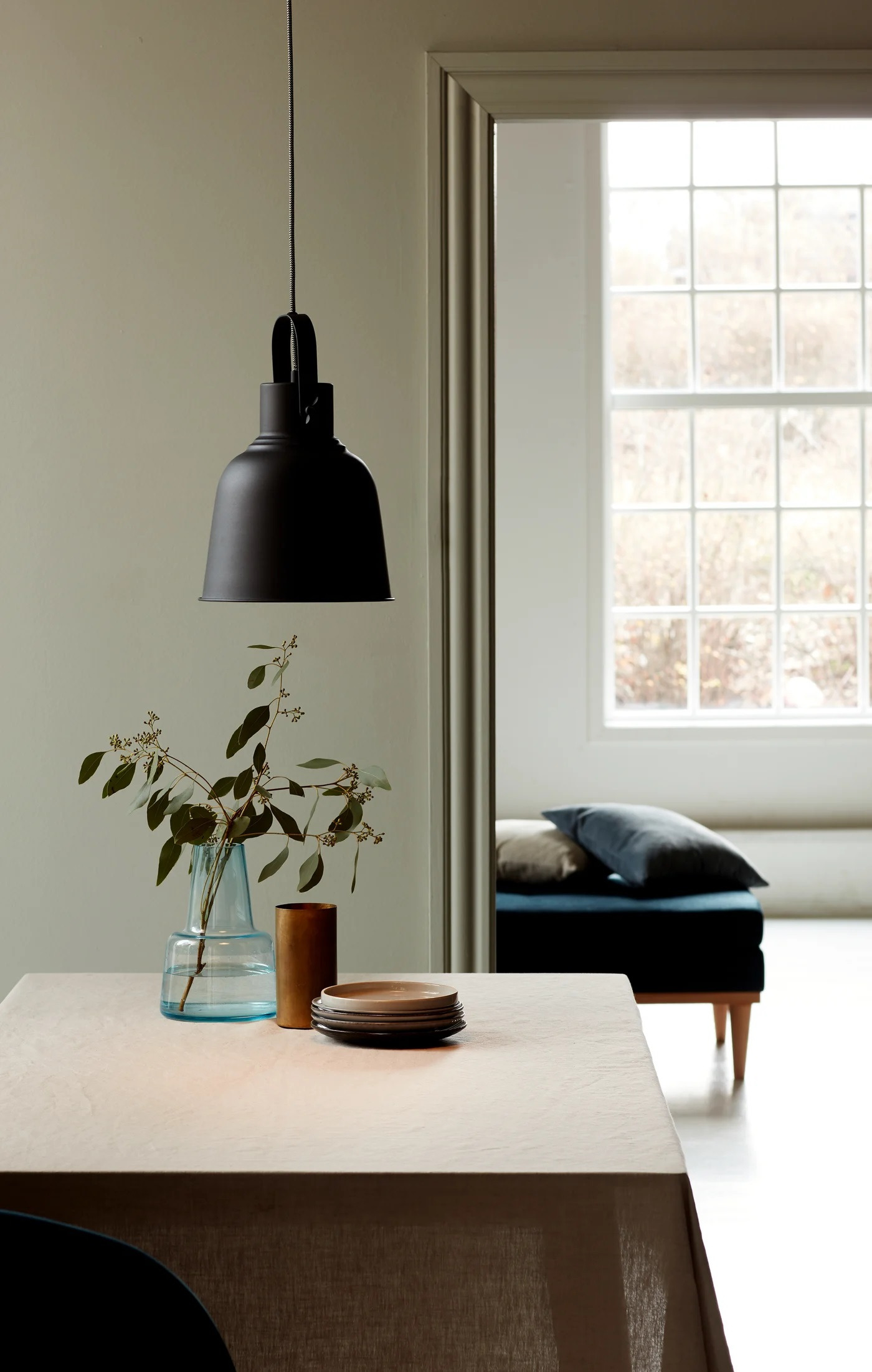 Suspension Adrian cadre en métal avec abat-jour en forme de cloche orientable au design industriel par Nordlux – Image 9