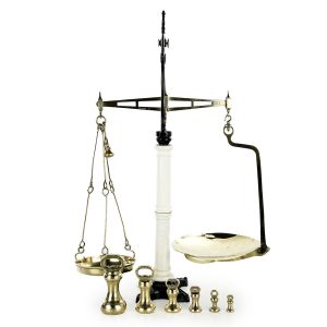 Balance anglaise en fonte émaillée et laiton