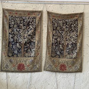 Paire de tapisseries style verdures d’Aubusson, XXe siècle